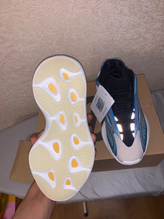 yeezy 700v3 arzareth