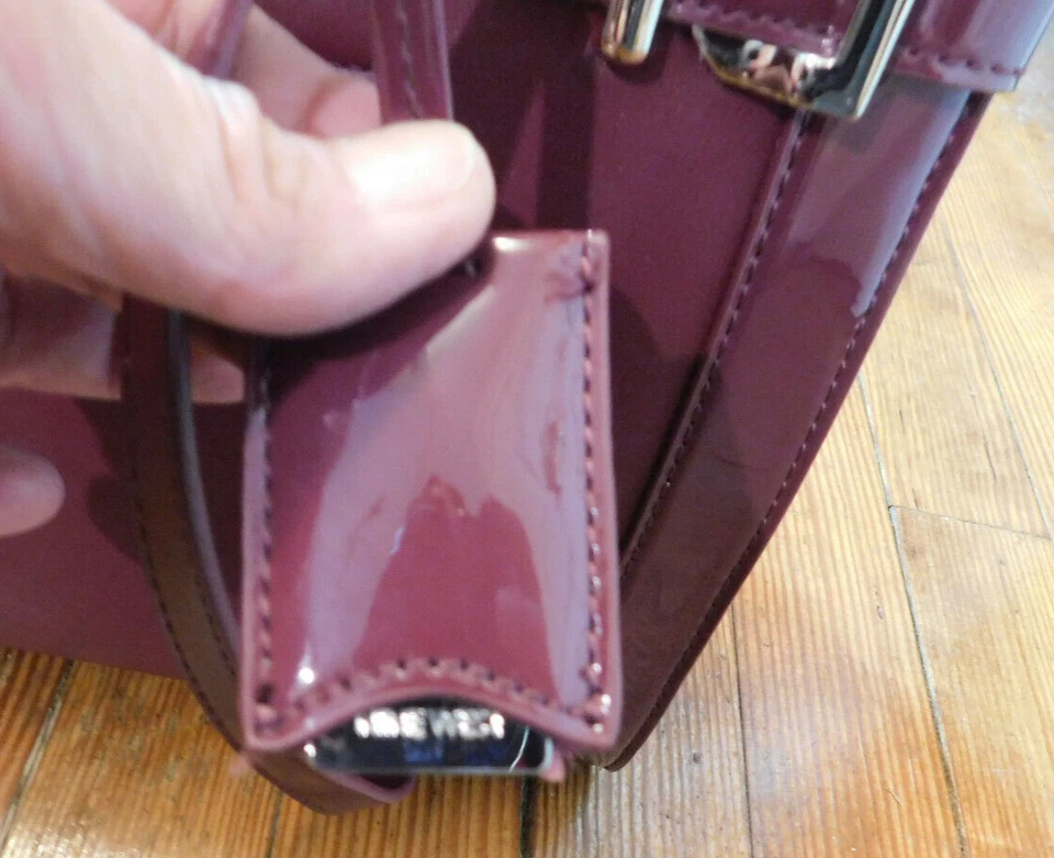 Nine West 勃艮第专利装饰斜挎包手提包挎包 2 段优雅设计 — 第 3/4 张图片