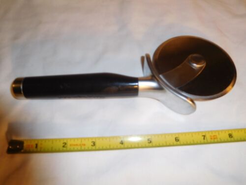 Sturdy & Well Made KitchenAid LARGE Pizza Cutter - Picture 1 of 3