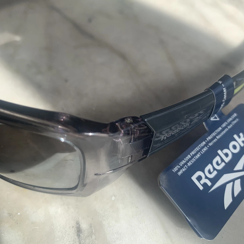 Gafas de sol deportivas clásicas grises Reebok Golf para hombre RBOP 2102 lentes plateadas espejadas Foto 3 de 4