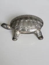 PETITE  BOITE TORTUE EN  EN METAL ARGENTE