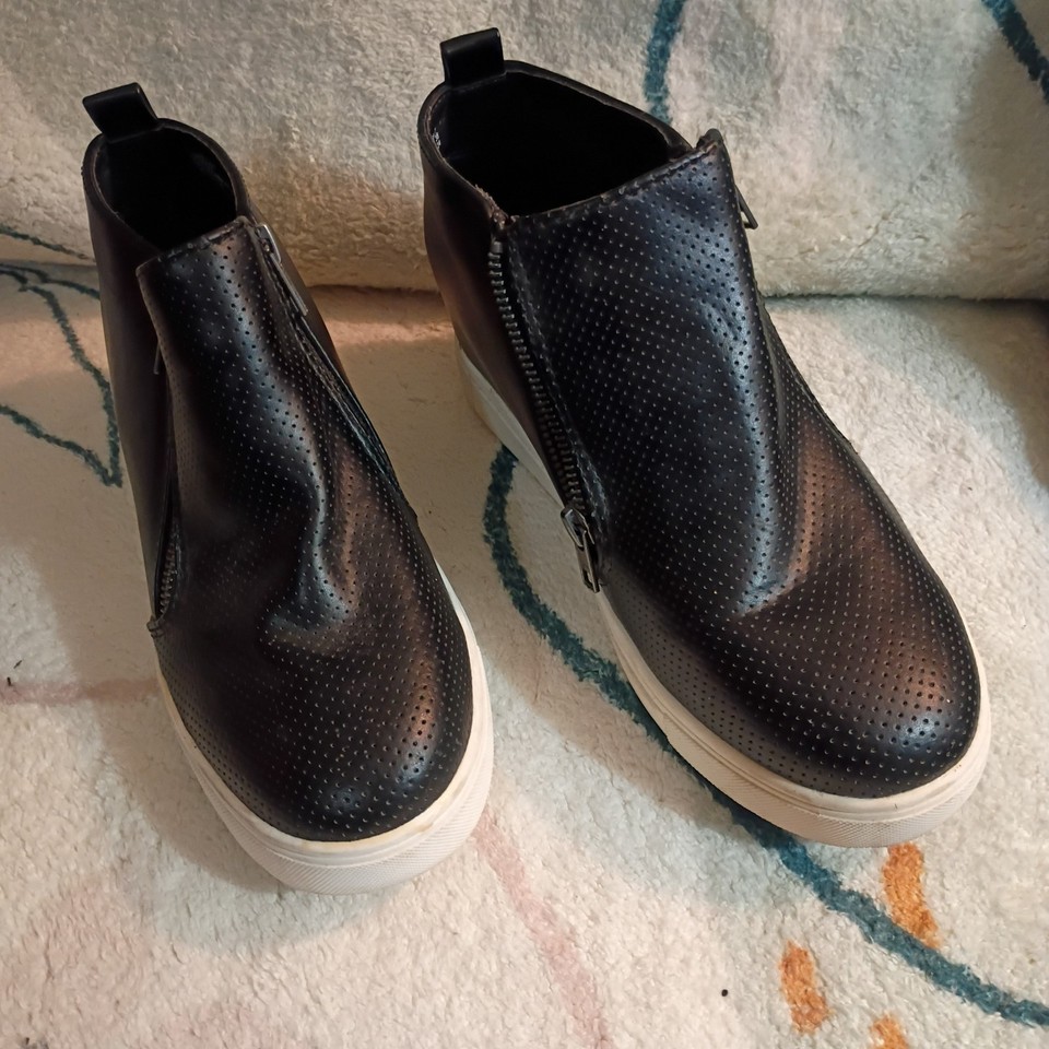Women Shoe 7W Black Upper White Sole Double Zip Casual