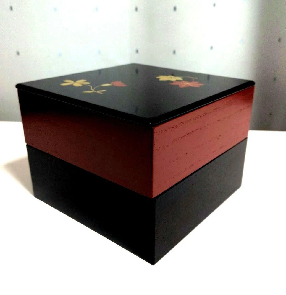 Jubako Bento Box Japanese Kyoto lacquer art Zohiko lacquered box floral pattern