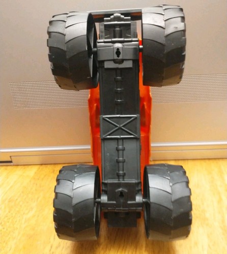 Hot Wheels 2011 A Monster Jam 1:24 El Toro Loco Sound Smashers Rare Works - Picture 9 of 14
