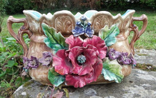 ANCIENNE JARDINIÈRE EN BARBOTINE - MAJOLIQUE