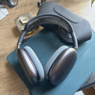 Apple AirPods Max (1st Gen A2096) Headphones Over the Ear - Space Gray 50/50