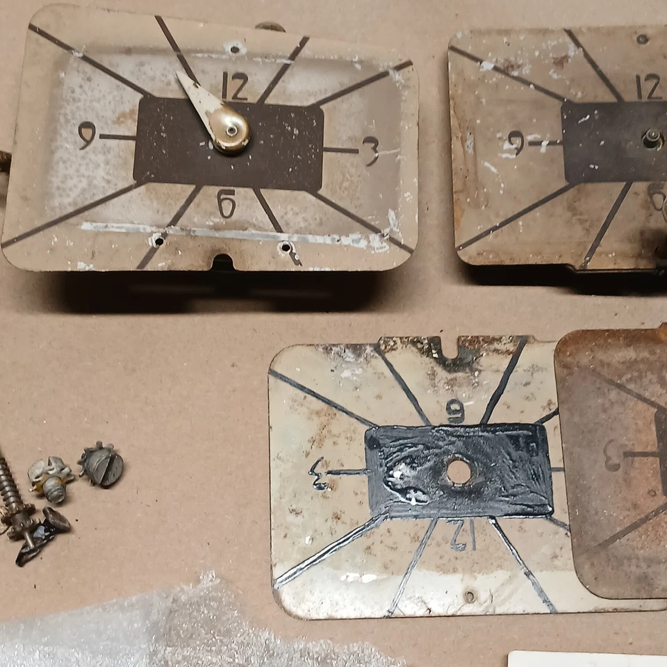 Lote de piezas de reloj Ford Deluxe 1940 tablero guantera cupé sedán Dlx cabeza plana Foto 3 de 4