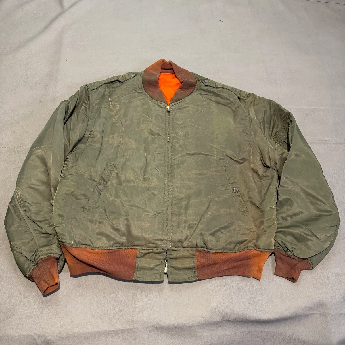 VTG 80s MA-1 Flight Jacket Olive Green Sun Fade Distress Bomber
