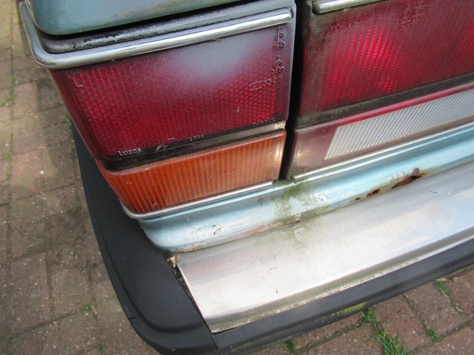 BENTLEY MULSANNE 1990 LUZ TRASERA EXTERIOR IZQUIERDA DESALIÑADA Foto 2 de 2