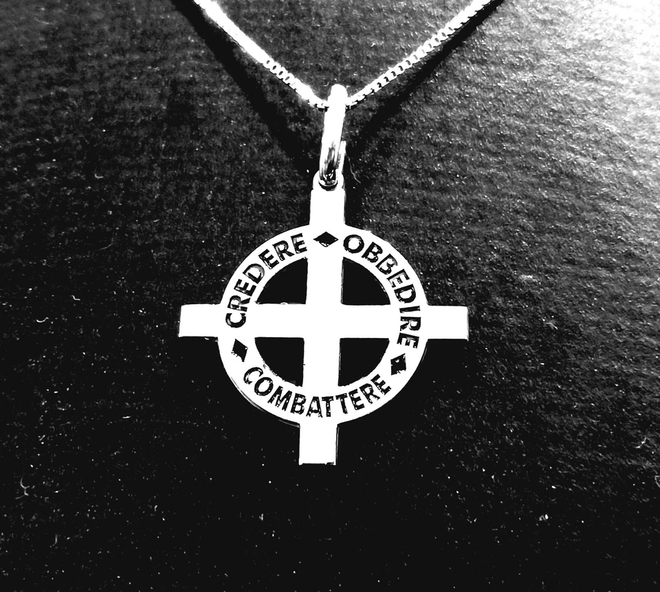 COLLANA CIONDOLO CON CROCE CELTICA ROMANA PERSONALIZZATA IN ARGENTO 925 UOMO - Immagine 2 di 4