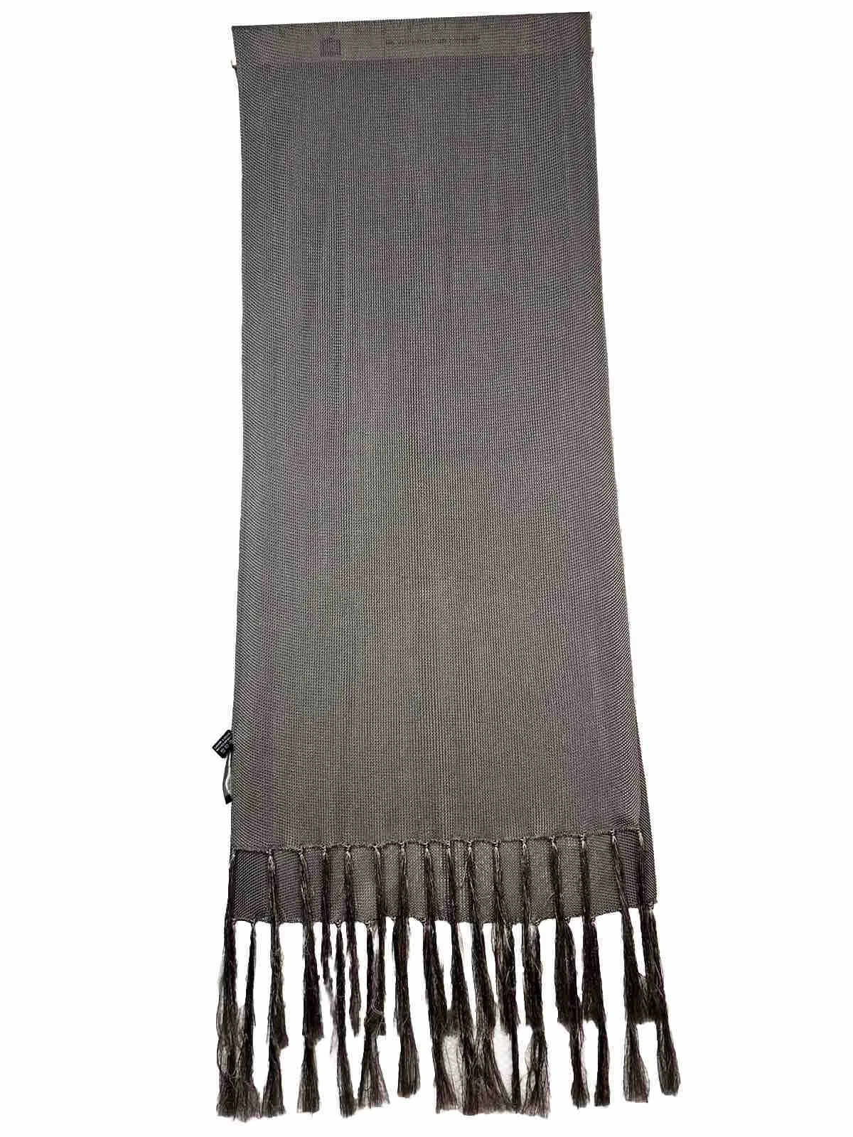 Gucci écharpe longue en maille de soie gris argenté franges à pompons