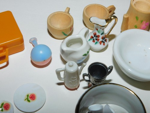 VINTAGE LOT OD 20 PLUS DOLL HOUSE MIXED DISHES - Bild 4 von 10