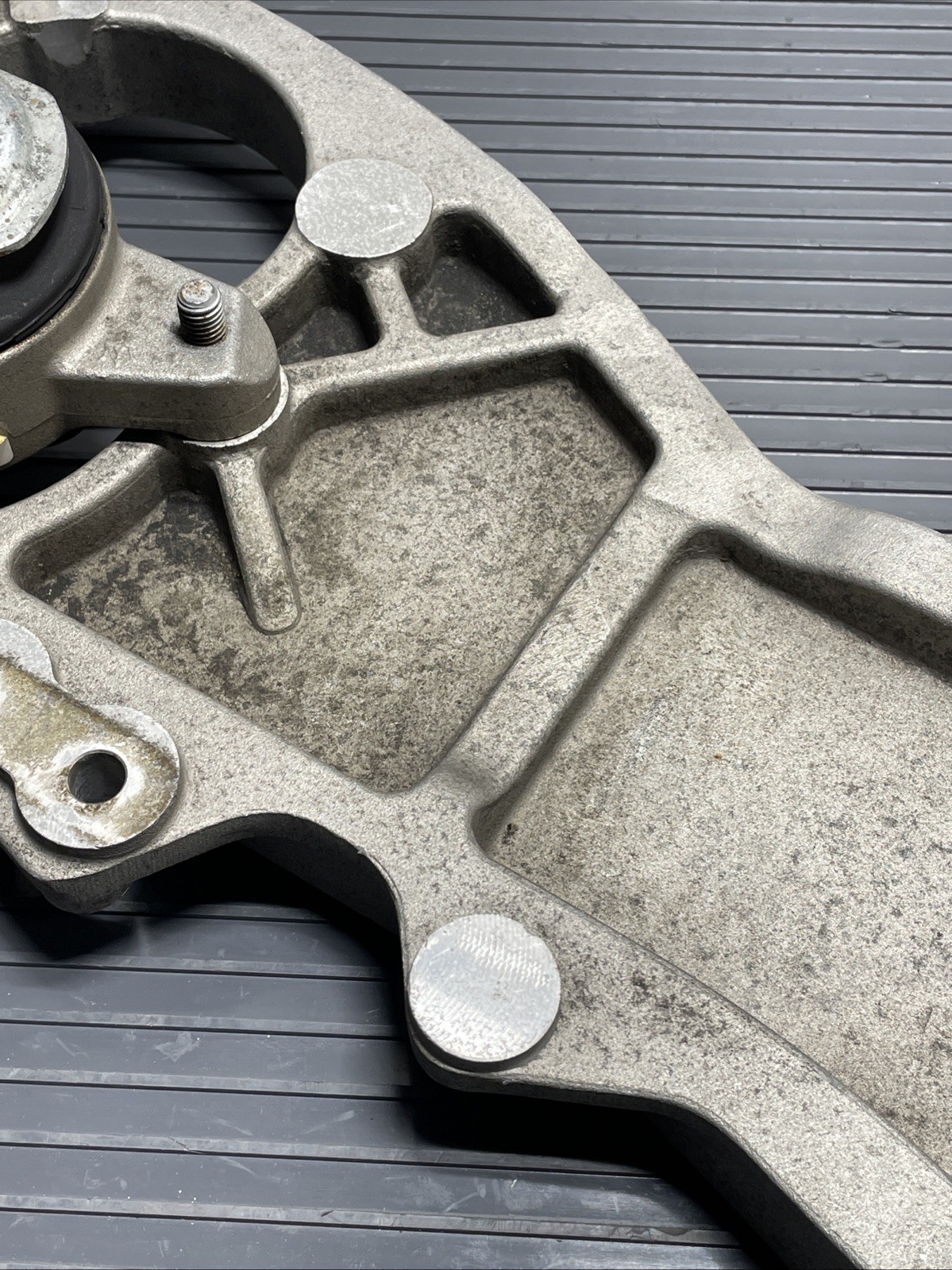 2020-2024 Maserati Levante Auto Transmission Gearbox Mount Bracket OEM
