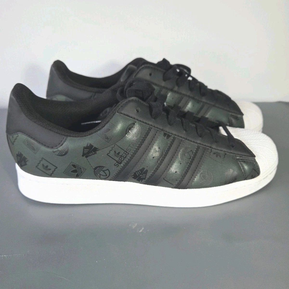 adidas gazelle silver green womens Adidas Originals Superstar Heart Logo – Justhypecambodia main image 0