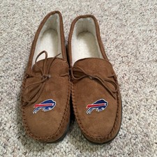 Buffalo Bills NFL Men's Moccasin Slippers Large. FOCO