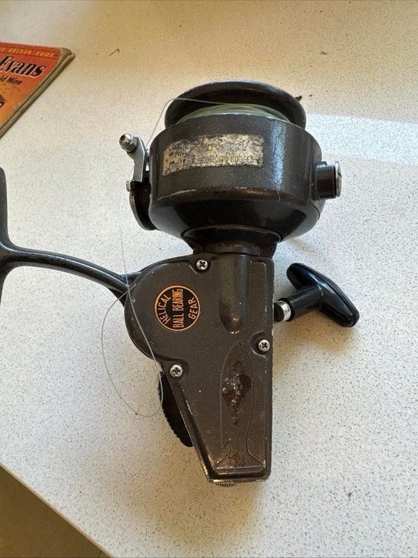 Roddy 820 Vintage Spinning Reel. 
