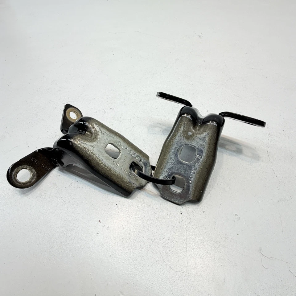 2016-2025 CHEVROLET MALIBU FRONT LEFT SIDE UPPER & LOWER DOOR HINGE OEM SET OF 2 - Image 4 of 4