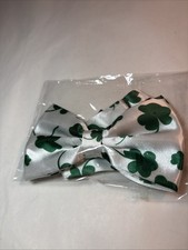St. Patrick  s Day White w/Green Shamrocks Novelty Neck Tie  New In Package