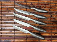SET OF 5 THOMAS ROSENTHAL GROUP  STAINLESS STEEL SERATED TIP STEAK KNIVES