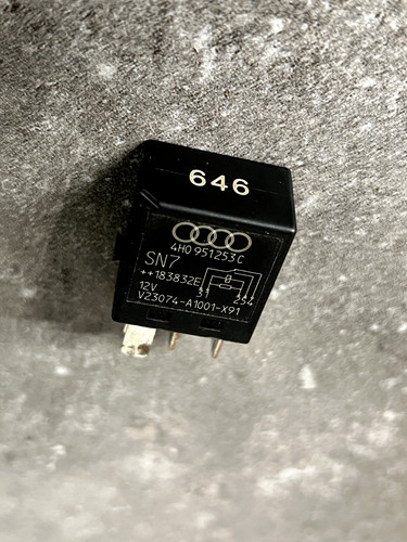 Relais 646 Kraftstoffpumpe Wasserpumpe Zusatzheizung Original VW Audi 4H0951253C