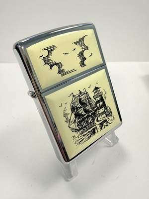 Original Zippo Feuerzeug SCRIMSHAW SHIP & LIGHTHOUSE Ultralite Panels 2012 NEU