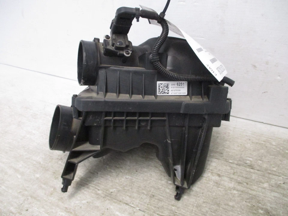 2019 2020 Buick Envision 2.0L Air Intake Cleaner Filter Box OEM - Image 3 of 4