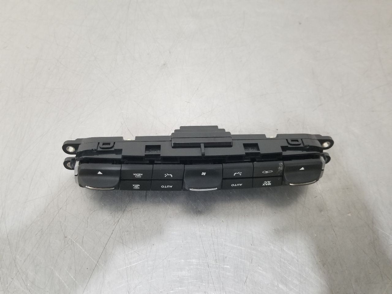22 2022 MASERATI LEVANTE TEMPERATURE AC HEAT CLIMATE CONTROL 06702263580