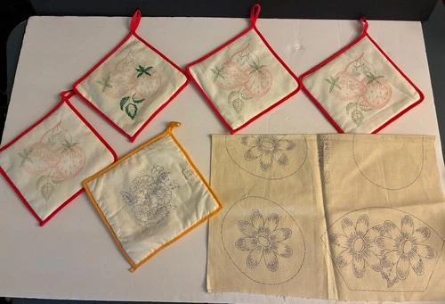 Vtg  Lot of 7 POT HOLDERS Kitchen Stamped Embroidery Linens Flowers Strawberry