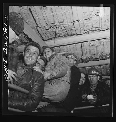 Photo:Baltimore Maryland 1943 Shipyard Workers on Wilson Line Boat