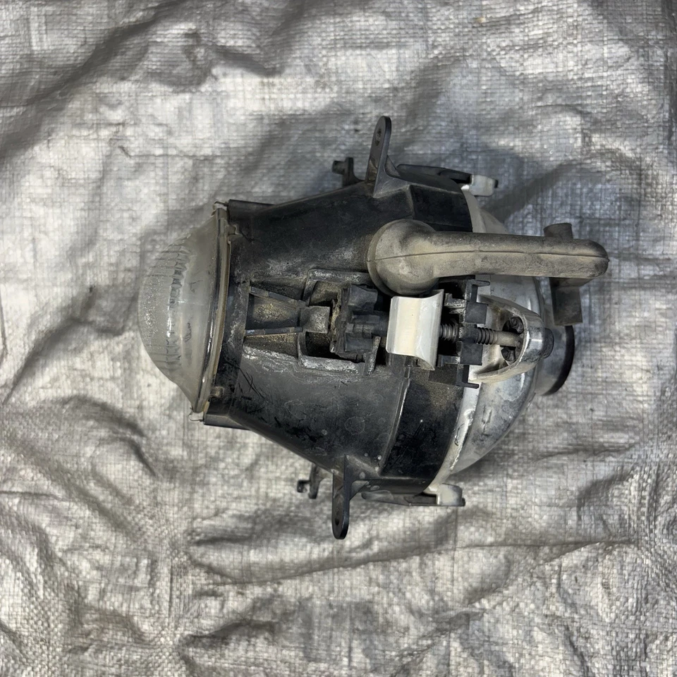 2002-2005 BMW 325i 325xi 330i Front Left Fog Light OEM - Image 4 of 4