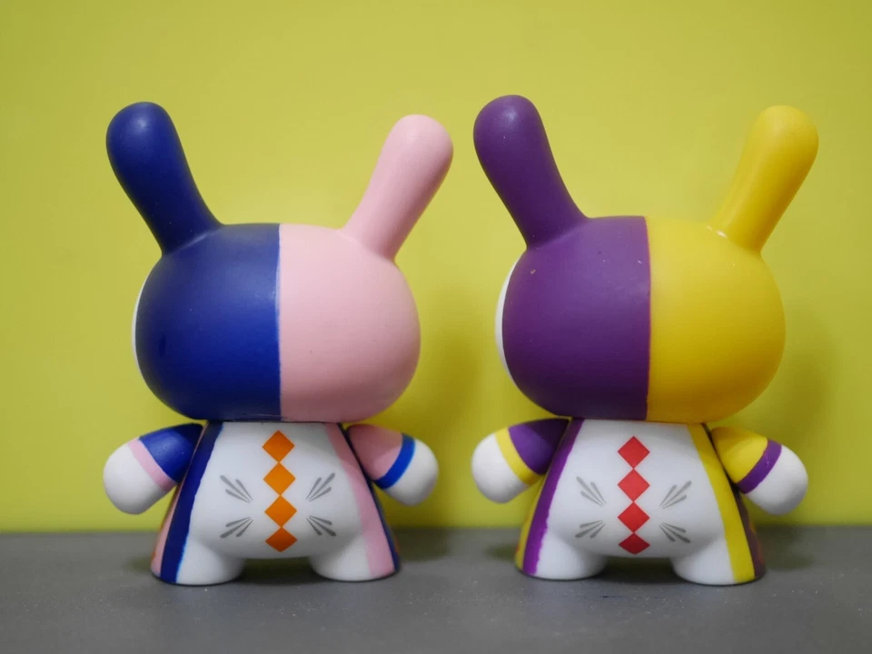 Kidrobot 3"Dunny 2014 Mardivale Series Scribe Stilts Jester(lila & gelb)2 Vinyl - Image 2 of 4