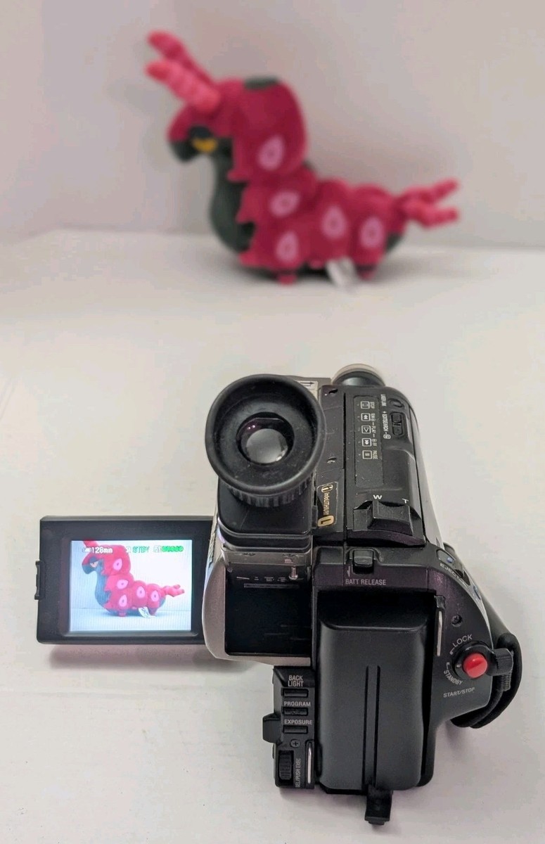 Sony CCD-TRV46 Hi8 Cassette Handycam Vision Camcorder W/ Bag 2 New