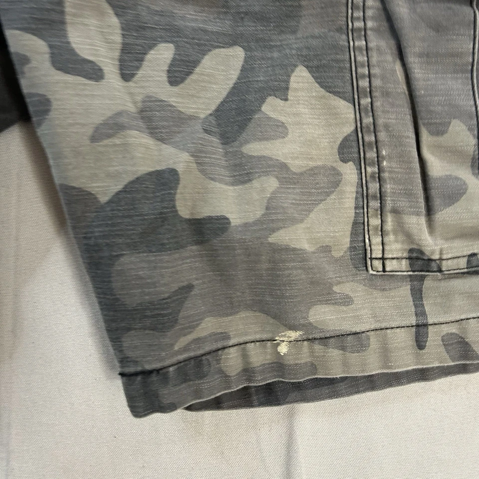 Pantalones Cortos de Carga Levi Strauss & Co. Camuflaje Para Hombre Talla 36 Foto 3 de 4