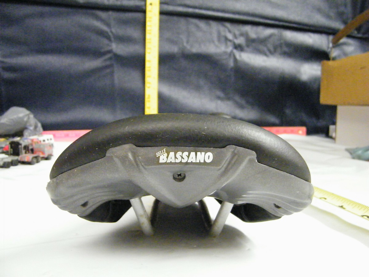 Selle Vélo Vuelta Bassano Cuir Titane – Course – Vintage Italie