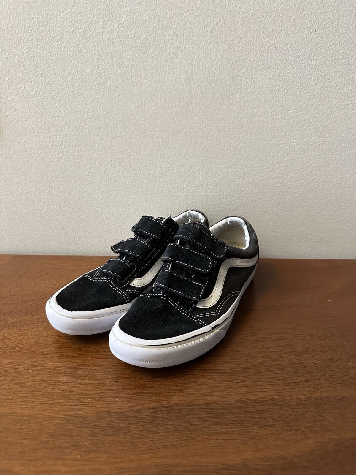 VANS Old Skool V Unisex Sneakers in Classic Design