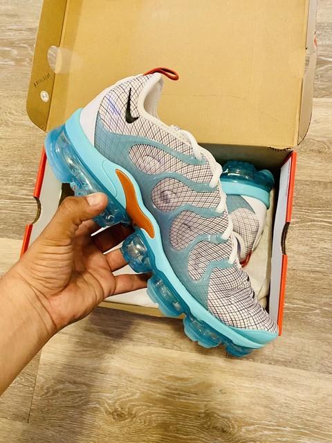 vapormax plus miami dolphins