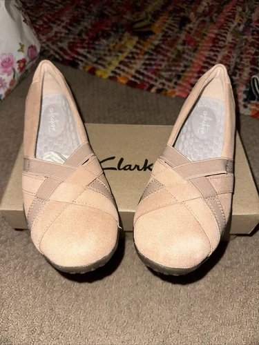 Scarpa sportiva Clarks donna Haley Jay Flat taglia 8W scamosciata marrone pesca slip on