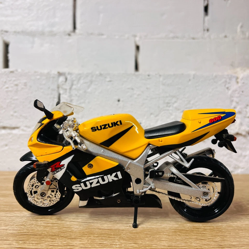 New-Ray Suzuki R600 GSX 1/12 Diecast Yellow Black Model Motorcycle Dirt Bike - Image 3 of 4