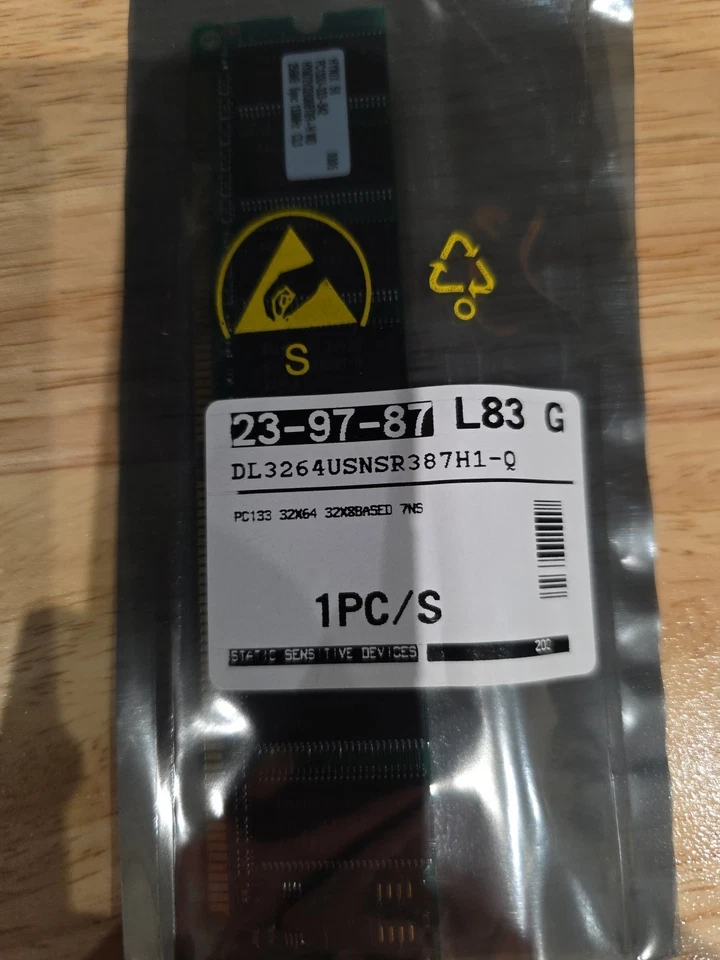 Hynix 256MB SDRAM PC133 Memory Module. Brand New Factory Sealed - Image 2 of 4