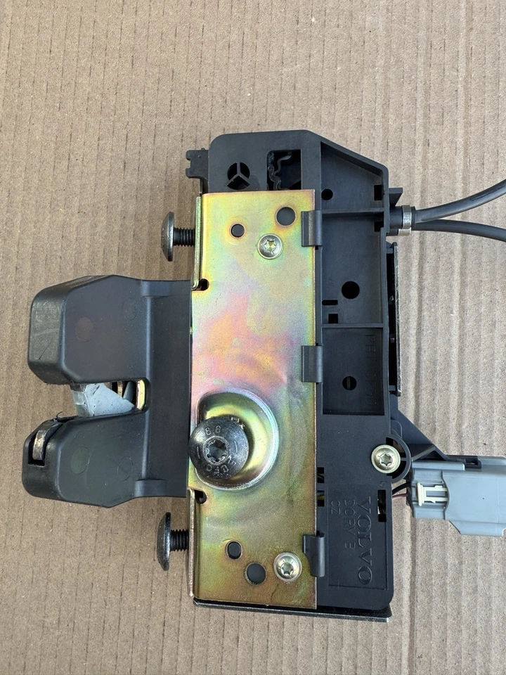 Volvo OEM Rear Liftgate Latch/Lock Assembly 31253053 w/Cable for XC90 03-14 - Image 2 of 4