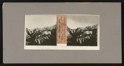 Photo:Eparges, 1915. During the attack, some watching, one resting