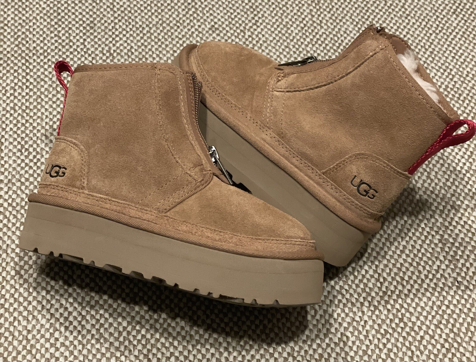 UGG Kids' Neumel Zip Platform Boot NWOT image 8