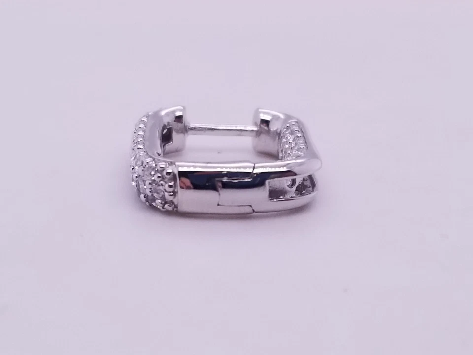 Pendientes tipo argolla pavé de adentro hacia afuera forma ovalada Diamonique .75" *Agotados Precio de venta sugerido por el fabricante $64* Foto 4 de 4