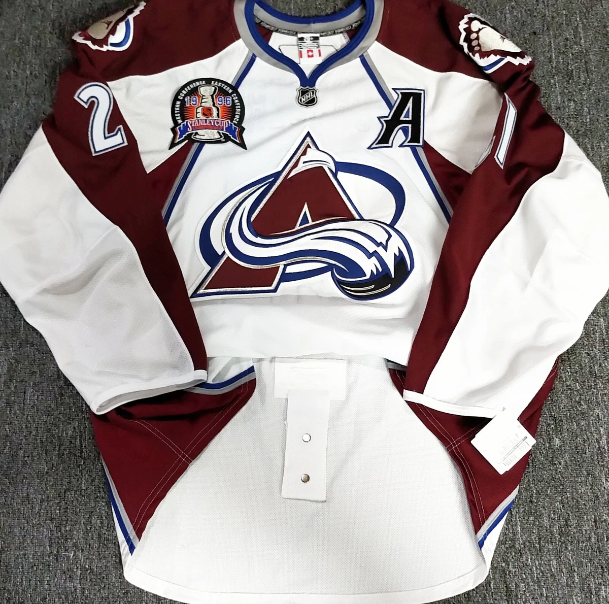 PRO 58 PETER FORSBERG COLORADO AVALANCHE 1996 CUP NHL TEAM ISSUE