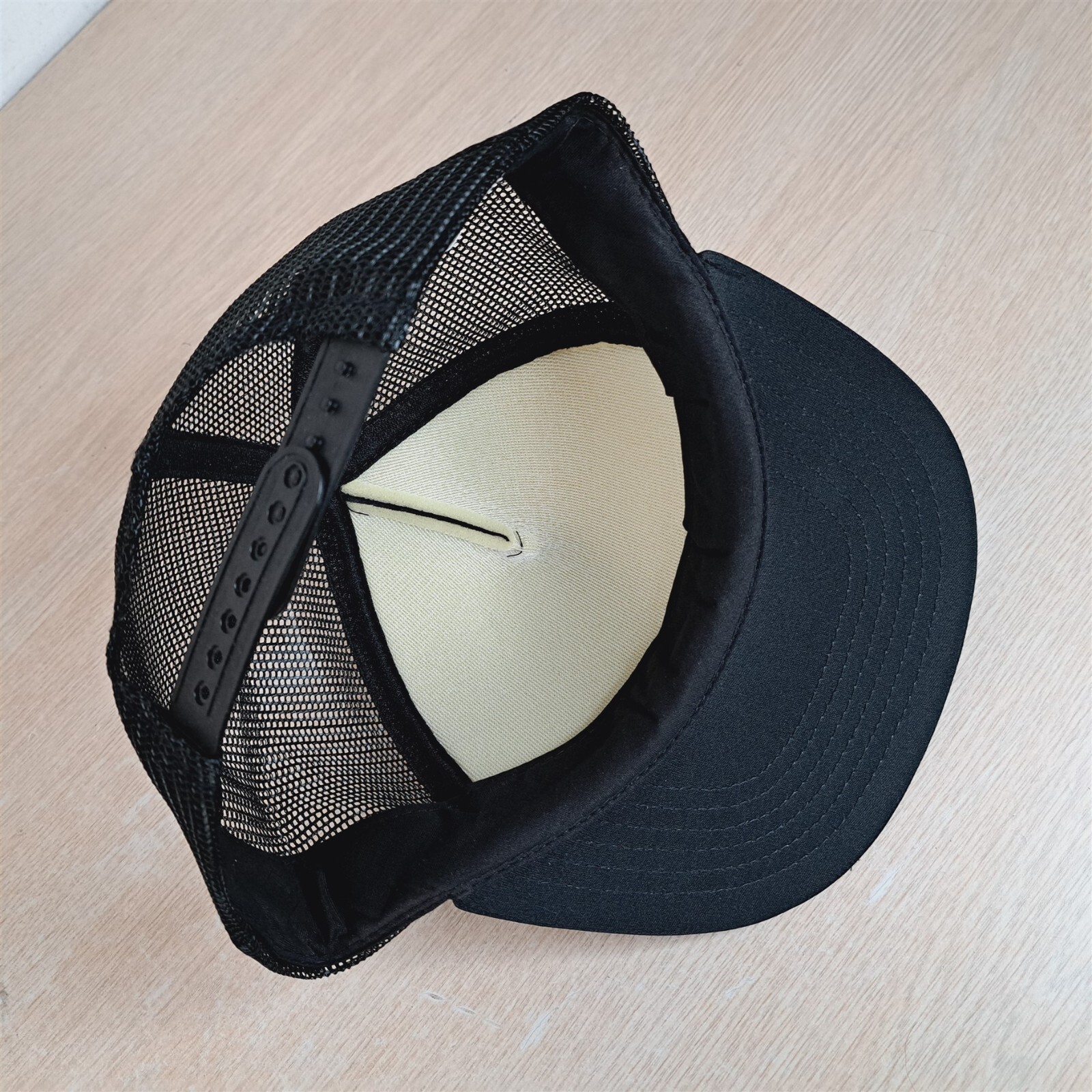 TNT OVERLAND EXPRESS ADJUSTABLE SNAPBACK TRUCKER/… - image 7