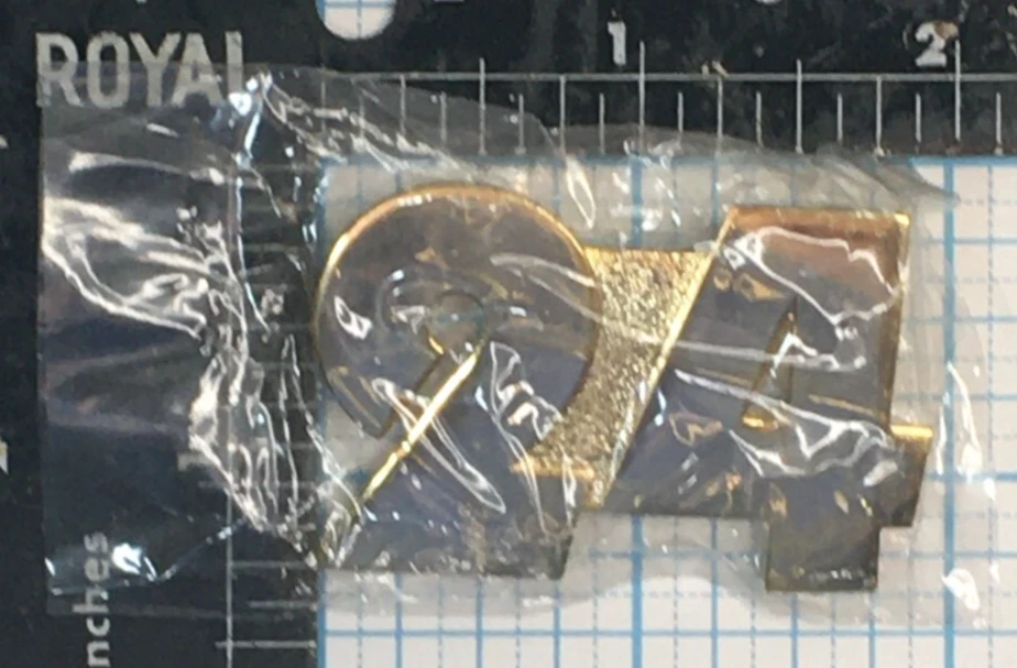 SPORTS ATHLETE PLAYER UNIFORM JERSEY NUMBER # 24 GOLD FINISH PIN BADGE NEW - Image 3 of 3