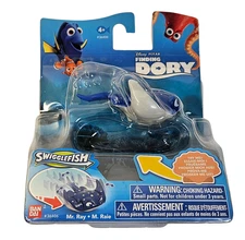 FINDING DORY SWIGGLEFISH MR RAY ROLLING FIGURE STINGRAY MOSC BANDAI 2016 HTF