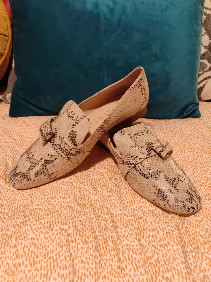 Sole Society Women's Flat Loafers Tan Suede With Suede Embellishment Size 11/43 - Image 4 of 4