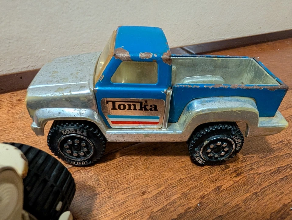 Camiones Tonka de colección juguetes Jeep jaula antivuelco rojo duna buggy camión azul 1979 usado años 80 Foto 4 de 4