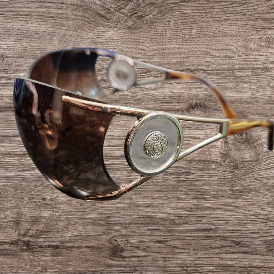 Gafas de sol Versace vintage de Sunglass Hut excelente estado usadas Foto 3 de 4
